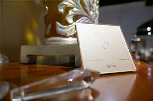 自由操控輕松穿墻 公牛G22觸控屏遙控開(kāi)關(guān)評(píng)測(cè) 自由操控輕松穿墻 公牛G22觸控屏遙控開(kāi)關(guān)評(píng)測(cè)