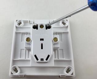 產(chǎn)品測(cè)評(píng):SOK極光系列開關(guān)插座 產(chǎn)品測(cè)評(píng):SOK極光系列開關(guān)插座