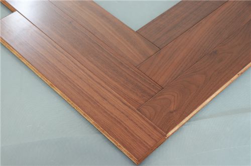 產品測評:林昌黑胡桃人字拼實木復合地板 產品測評:林昌黑胡桃人字拼實木復合地板