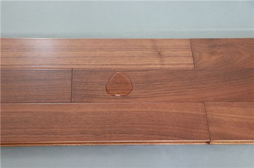 產品測評:林昌黑胡桃人字拼實木復合地板 產品測評:林昌黑胡桃人字拼實木復合地板