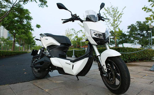 為什么電動(dòng)車比傳統(tǒng)燃油助力的摩托車更受歡迎?