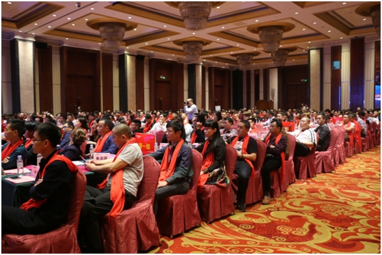 高瞻遠(yuǎn)矚 展望未來 全屋吊頂 品質(zhì)長虹 高瞻遠(yuǎn)矚 展望未來 全屋吊頂 品質(zhì)長虹