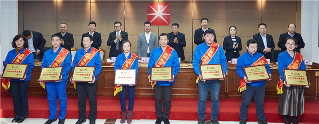 家具品牌大事|光明集團2017年度表彰獎勵視頻大會召開 家具品牌大事|光明集團2017年度表彰獎勵視頻大會召開