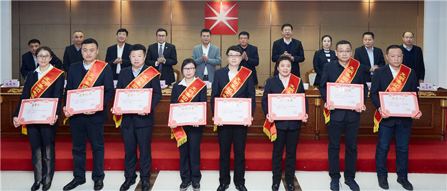 家具品牌大事|光明集團2017年度表彰獎勵視頻大會召開 家具品牌大事|光明集團2017年度表彰獎勵視頻大會召開