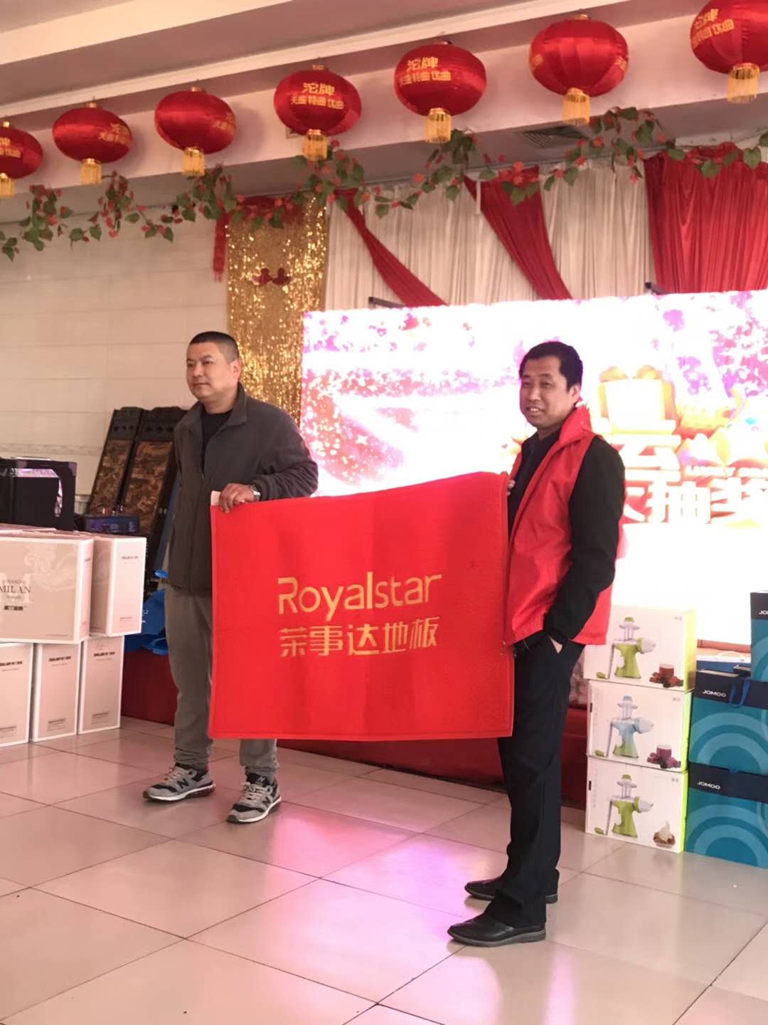 品牌日記|榮事達地板優(yōu)秀品質征服消費者,多地捷報頻傳 品牌日記|榮事達地板優(yōu)秀品質征服消費者,多地捷報頻傳