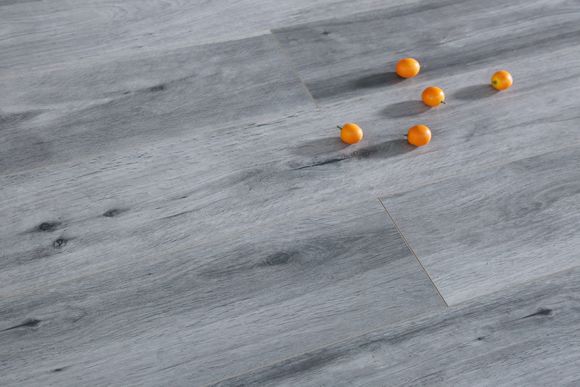 品牌產品|歐曼地板到底是虛胖,還是雄壯? 品牌產品|歐曼地板到底是虛胖,還是雄壯?