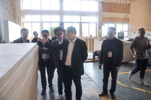 品牌日記|平陽縣縣委書記蒞臨銀晶衛(wèi)浴考察指導(dǎo) 品牌日記|平陽縣縣委書記蒞臨銀晶衛(wèi)浴考察指導(dǎo)