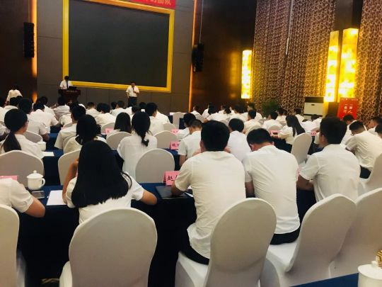 火星人集成灶銷售部9月績溪會議:我們是最棒的團(tuán)隊! 火星人集成灶銷售部9月績溪會議:我們是最棒的團(tuán)隊!