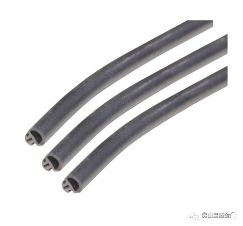 冬天寒氣逼人，不怕，這里有皇庭金門(mén)鋁合金門(mén)窗