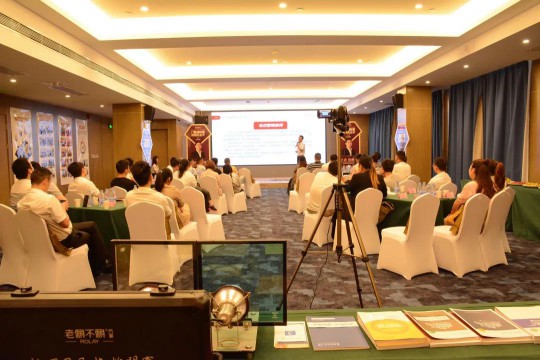 老賴不賴2020《門窗店經營就得這么干》專題講座隆重召開 老賴不賴2020《門窗店經營就得這么干》專題講座隆重召開