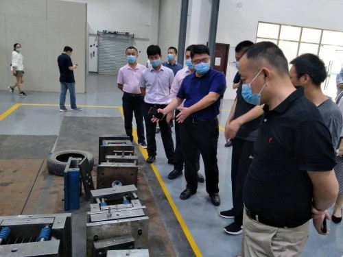 全面落實“深瑞LED合作十條”,一批LED企業考察江西瑞昌 全面落實“深瑞LED合作十條”,一批LED企業考察江西瑞昌