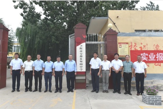 堅朗五金無私捐助，衛輝市安都鄉堅朗中學揭牌儀式舉行